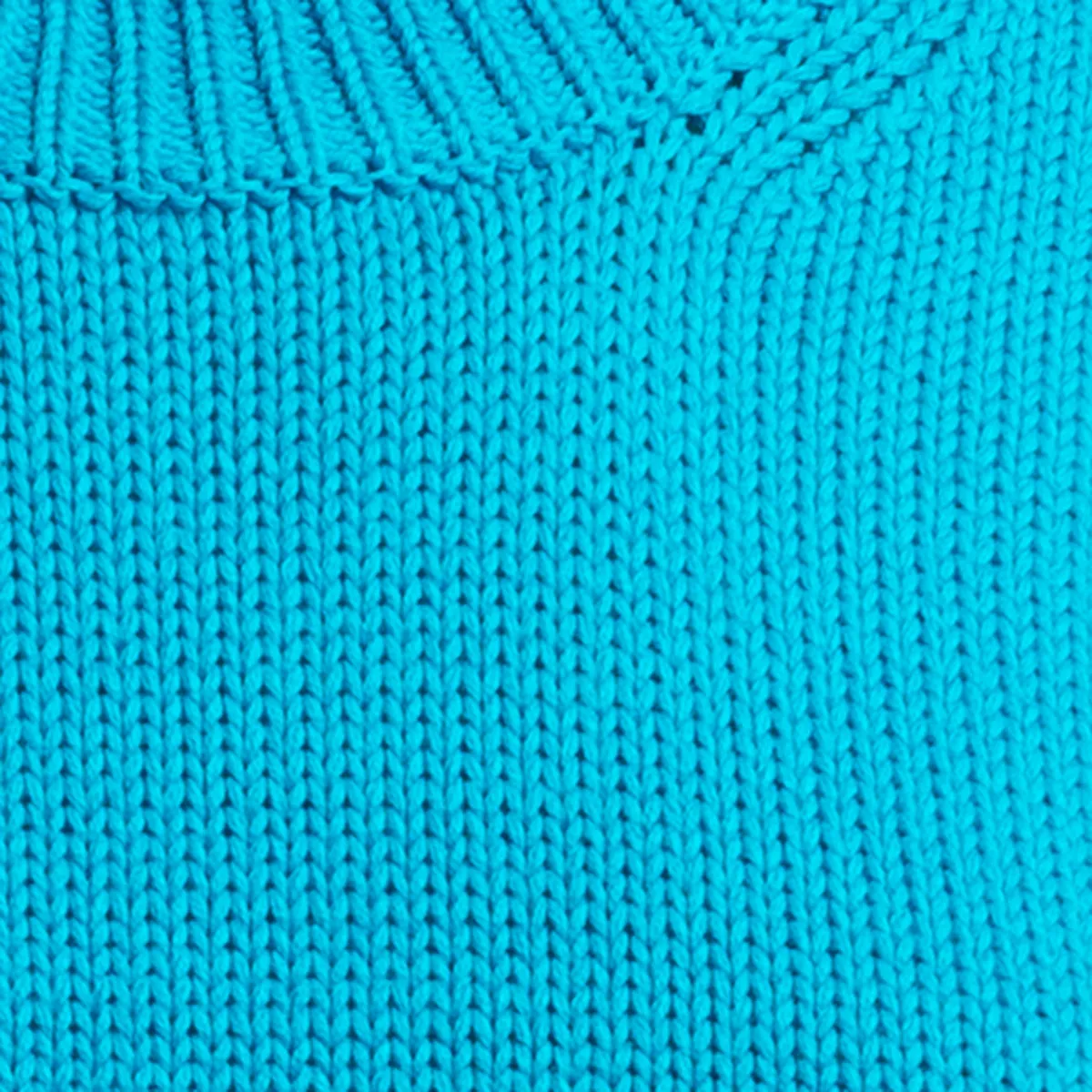 Oversized Round Neck Pullover in Aquamarina